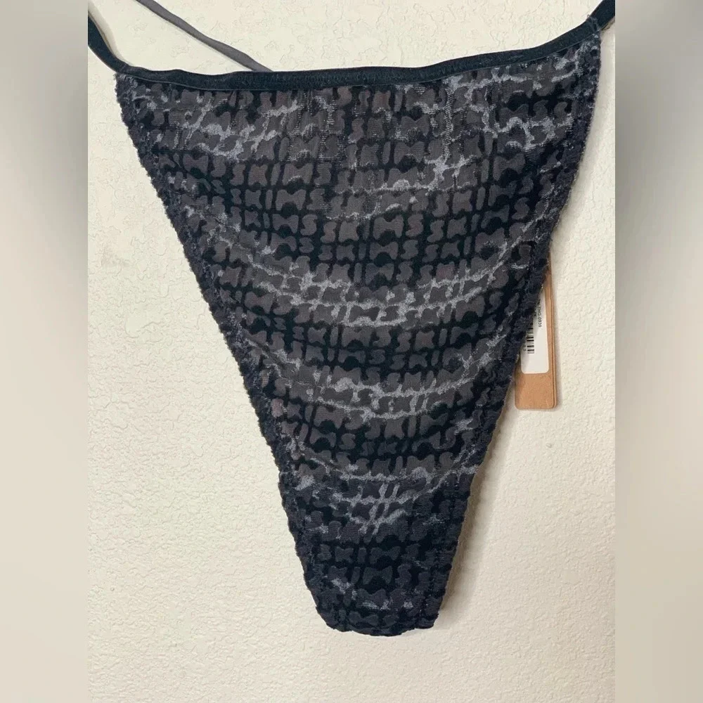 Skims Velvet String Thong, Black, 4X